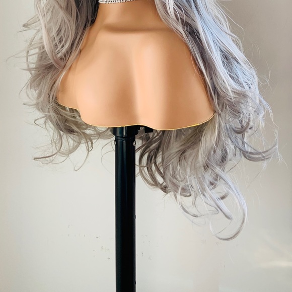 Beautiful Ombre Grey 13x2.5 Lace Front Wig for Daily Wear, Photos or Events - Picture 11 of 16